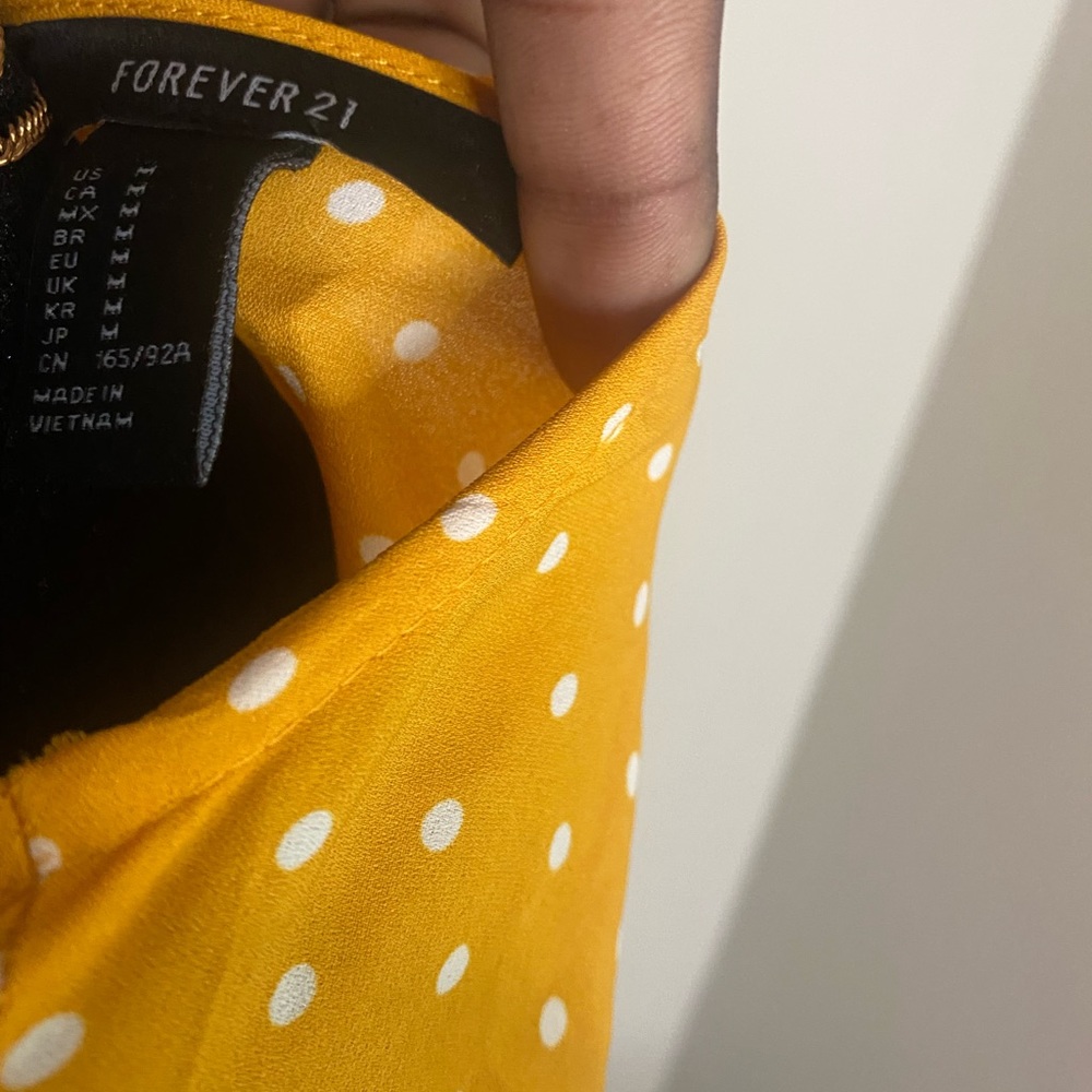 Yellow Polkadot vintage top with ruffles😍